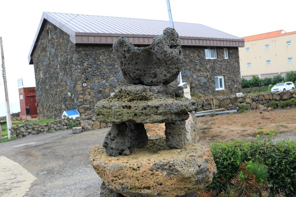 Maison Sondemul Guesthouse เมืองเชจู ภายนอก รูปภาพ